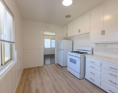 233 E Alameda Avenue - Photo Thumbnail 6