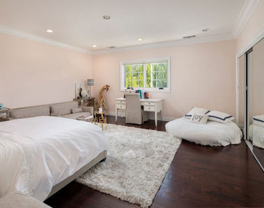 10914 Bellagio Road - Photo Thumbnail 13