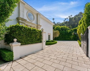 10914 Bellagio Road - Photo Thumbnail 18