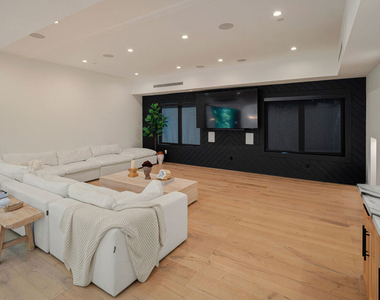 16740 Otsego Street - Photo Thumbnail 10