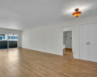 620 N Kenwood Street - Photo Thumbnail 3