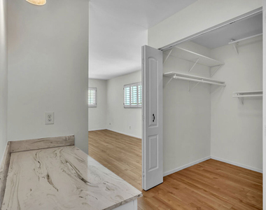 620 N Kenwood Street - Photo Thumbnail 9