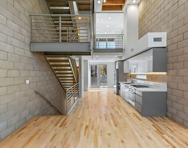 3450 Cahuenga Boulevard - Photo Thumbnail 2