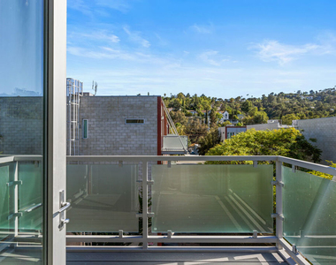 3450 Cahuenga Boulevard - Photo Thumbnail 23