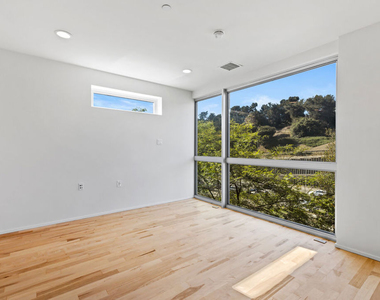3450 Cahuenga Boulevard - Photo Thumbnail 20