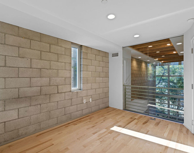 3450 Cahuenga Boulevard - Photo Thumbnail 12