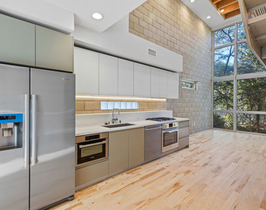 3450 Cahuenga Boulevard - Photo Thumbnail 4