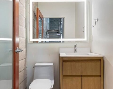 3450 Cahuenga Boulevard - Photo Thumbnail 25