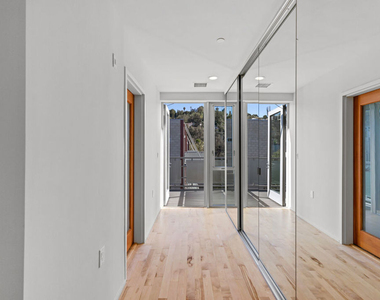 3450 Cahuenga Boulevard - Photo Thumbnail 24