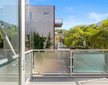 3450 Cahuenga Boulevard - Photo Thumbnail 10