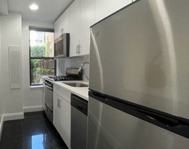 East 38th Street And Lexington Avenue - Photo Thumbnail 9
