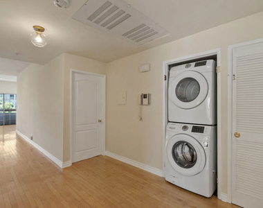 923 Euclid Street - Photo Thumbnail 7