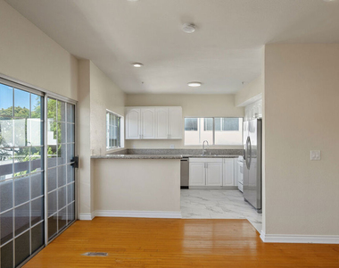 923 Euclid Street - Photo Thumbnail 5