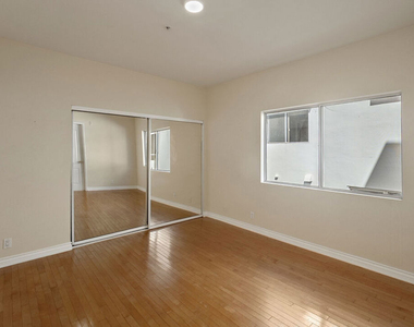 923 Euclid Street - Photo Thumbnail 12
