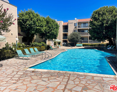 18307 Burbank Boulevard - Photo Thumbnail 10