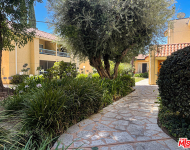 18307 Burbank Boulevard - Photo Thumbnail 9