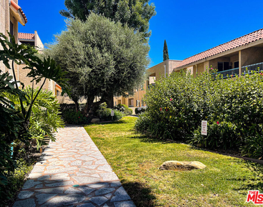 18307 Burbank Boulevard - Photo Thumbnail 8