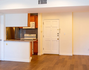 18307 Burbank Boulevard - Photo Thumbnail 4