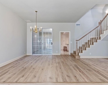 11603 Mississippi Avenue - Photo Thumbnail 6