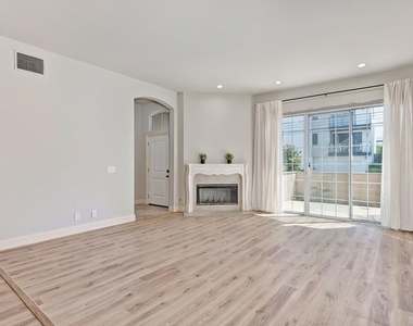 11603 Mississippi Avenue - Photo Thumbnail 3
