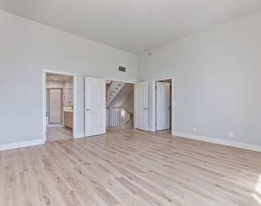 11603 Mississippi Avenue - Photo Thumbnail 16