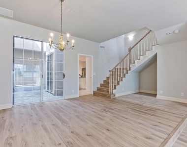 11603 Mississippi Avenue - Photo Thumbnail 7