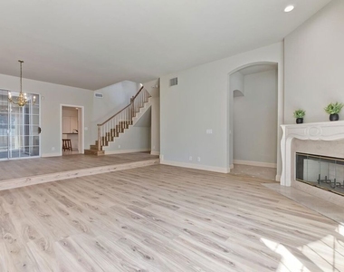 11603 Mississippi Avenue - Photo Thumbnail 5