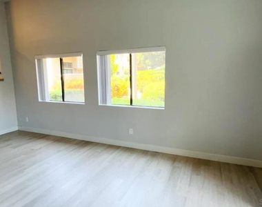 4022 Mahaila Ave - Photo Thumbnail 2