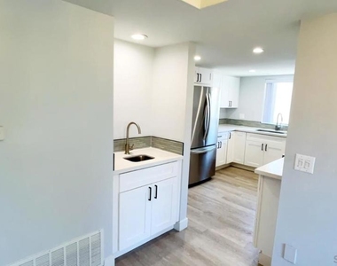4022 Mahaila Ave - Photo Thumbnail 10