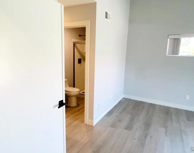 4022 Mahaila Ave - Photo Thumbnail 14