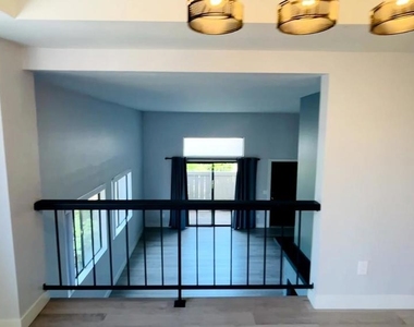 4022 Mahaila Ave - Photo Thumbnail 9