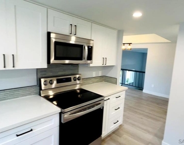 4022 Mahaila Ave - Photo Thumbnail 12