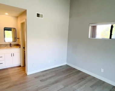 4022 Mahaila Ave - Photo Thumbnail 15
