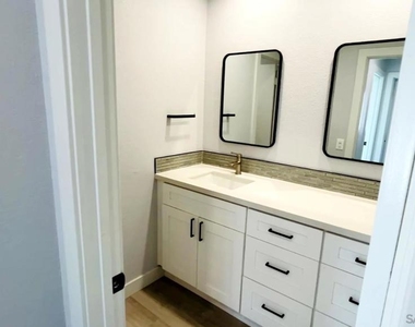 4022 Mahaila Ave - Photo Thumbnail 18