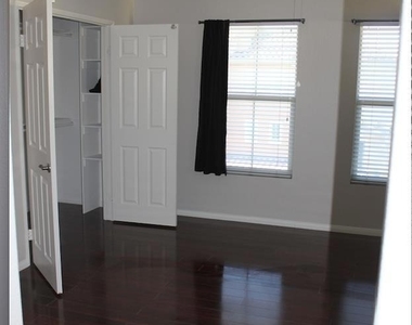 2630 Escala Circle - Photo Thumbnail 6