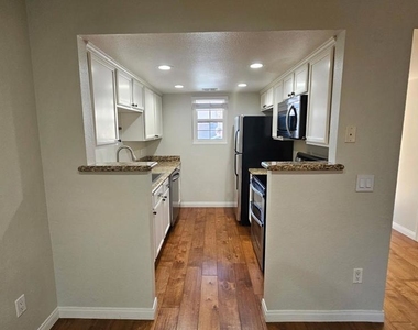 12091 Alta Carmel Ct - Photo Thumbnail 3