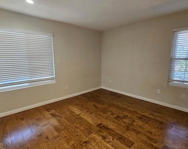 12091 Alta Carmel Ct - Photo Thumbnail 5