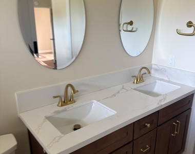 13919 York Avenue - Photo Thumbnail 54