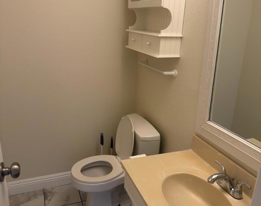 13919 York Avenue - Photo Thumbnail 45