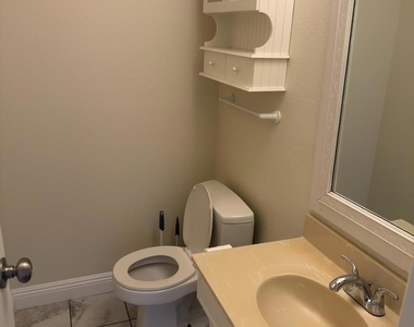 13919 York Avenue - Photo Thumbnail 44