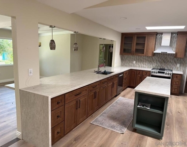 13919 York Avenue - Photo Thumbnail 3