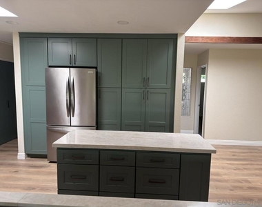 13919 York Avenue - Photo Thumbnail 7