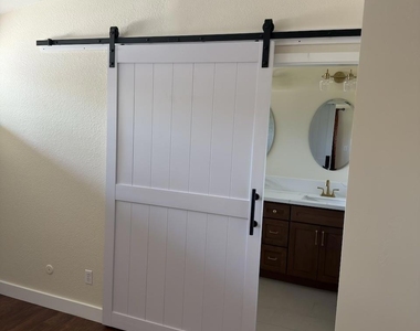 13919 York Avenue - Photo Thumbnail 49