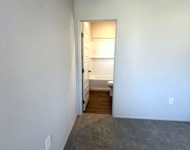 4731 Merida Way - Photo Thumbnail 39