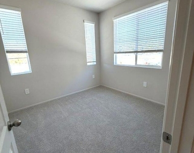 4731 Merida Way - Photo Thumbnail 16