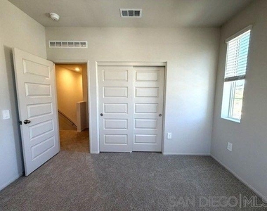4731 Merida Way - Photo Thumbnail 38
