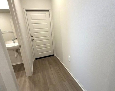 4731 Merida Way - Photo Thumbnail 7
