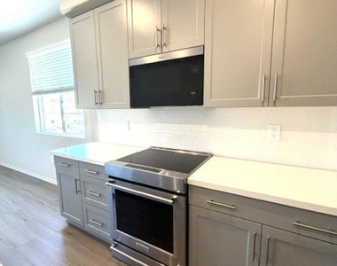 4731 Merida Way - Photo Thumbnail 23