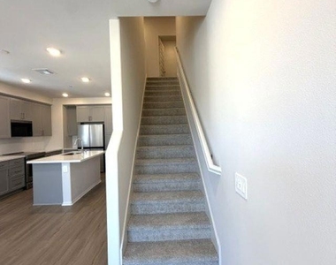 4731 Merida Way - Photo Thumbnail 31