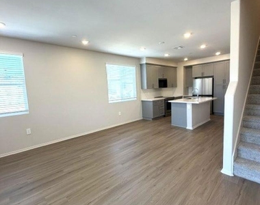 4731 Merida Way - Photo Thumbnail 30